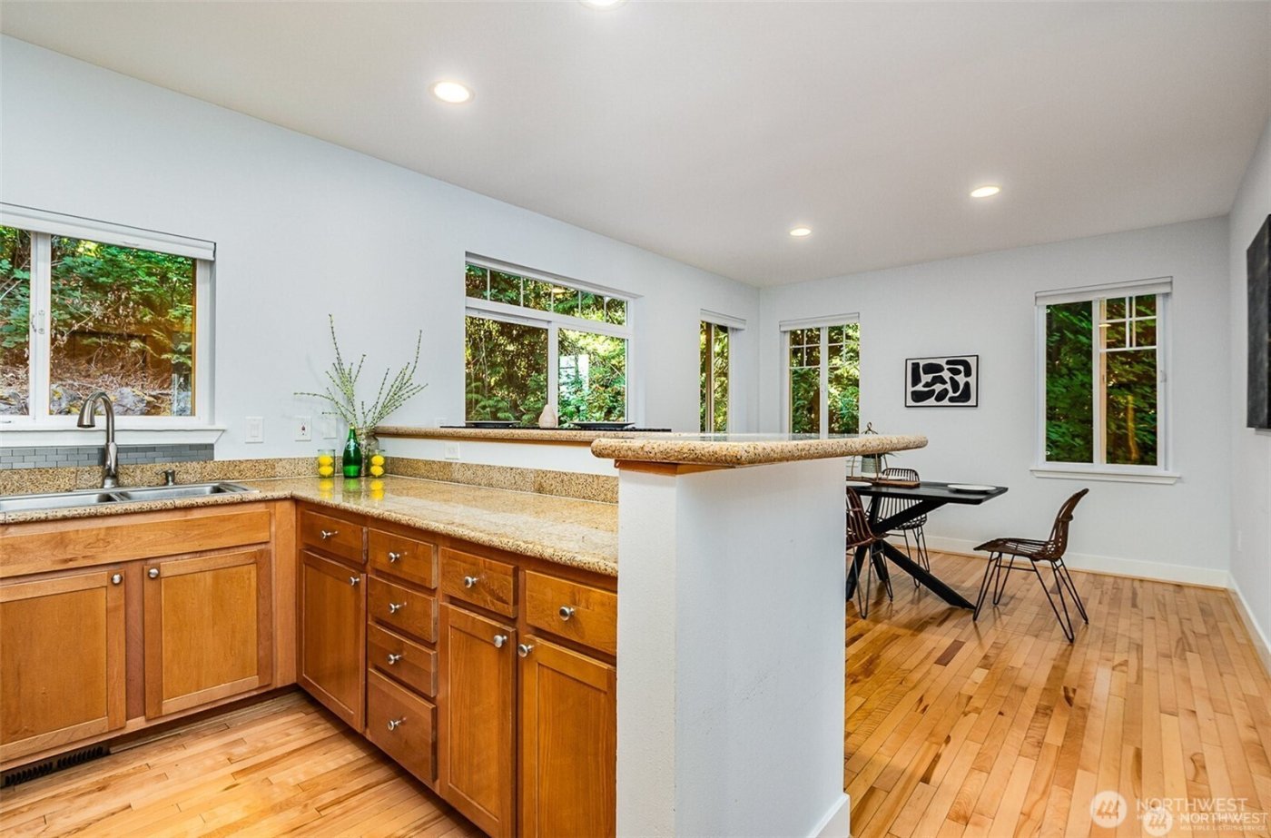 5523 Lakemont Boulevard SE #604, Bellevue, WA 98006