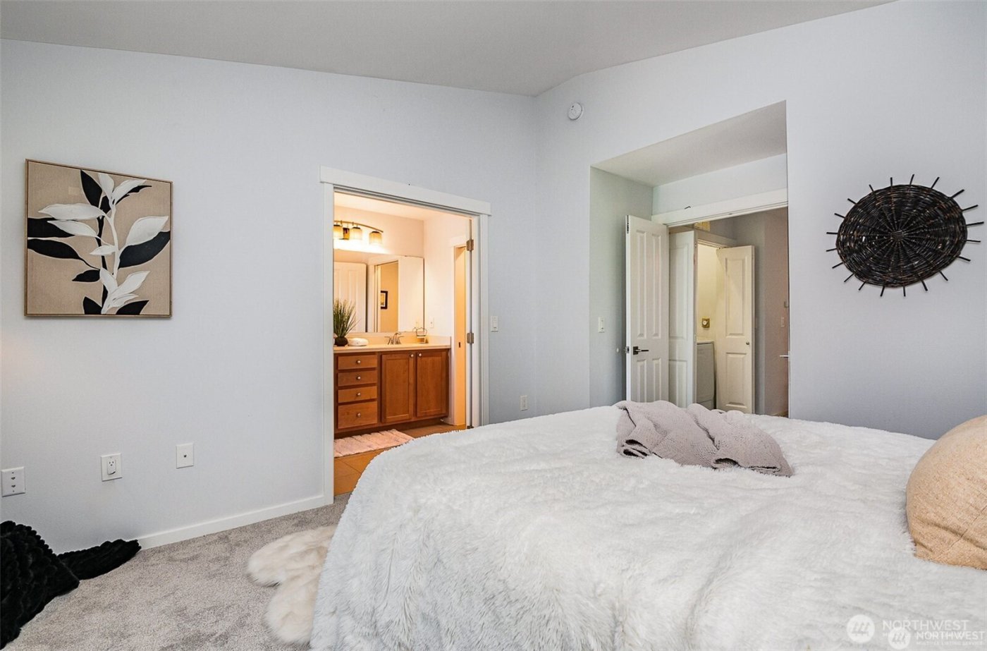 5523 Lakemont Boulevard SE #604, Bellevue, WA 98006
