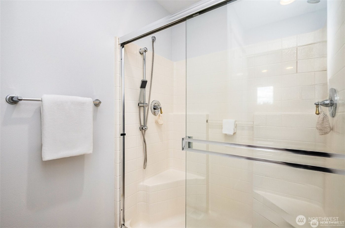 5523 Lakemont Boulevard SE #604, Bellevue, WA 98006
