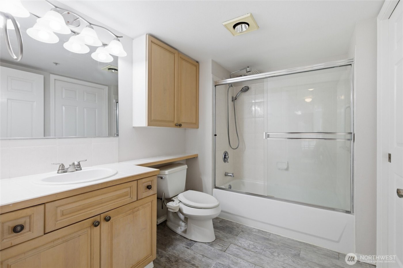 15020 Bothell Way NE #406, Lake Forest Park, WA 98155