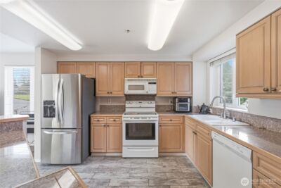 15020 Bothell Way NE #406, Lake Forest Park, WA 98155 - Photo 5