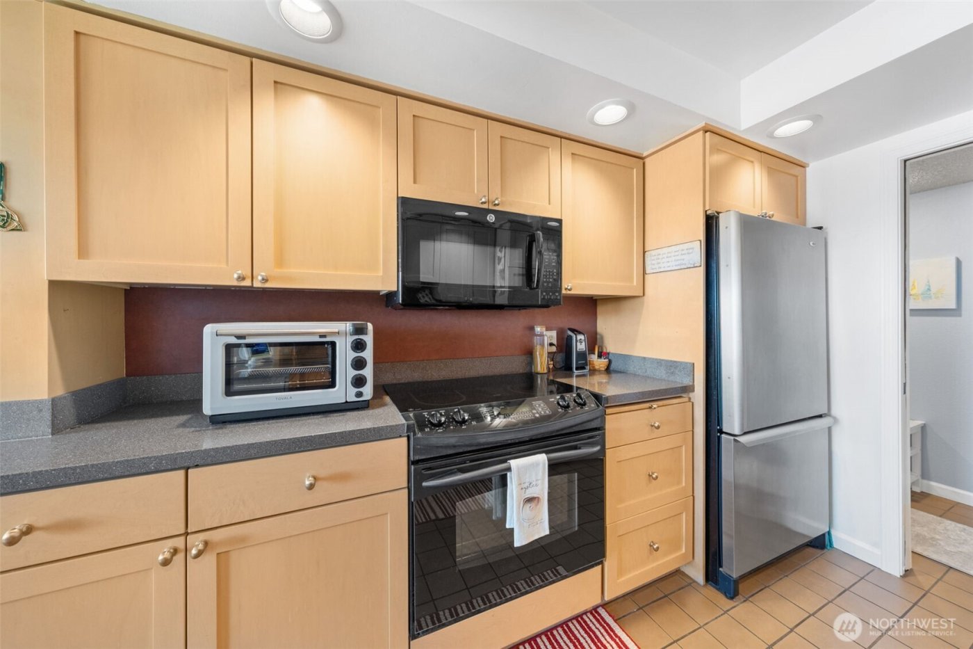 28313 Redondo Way S #102, Des Moines, WA 98198