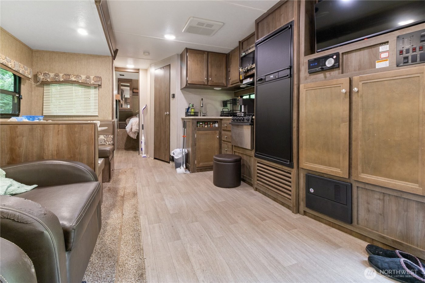 11 N Kitsap Place N, Hoodsport, WA 98548