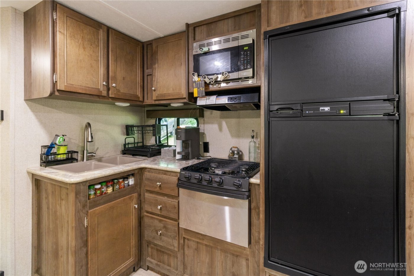 11 N Kitsap Place N, Hoodsport, WA 98548