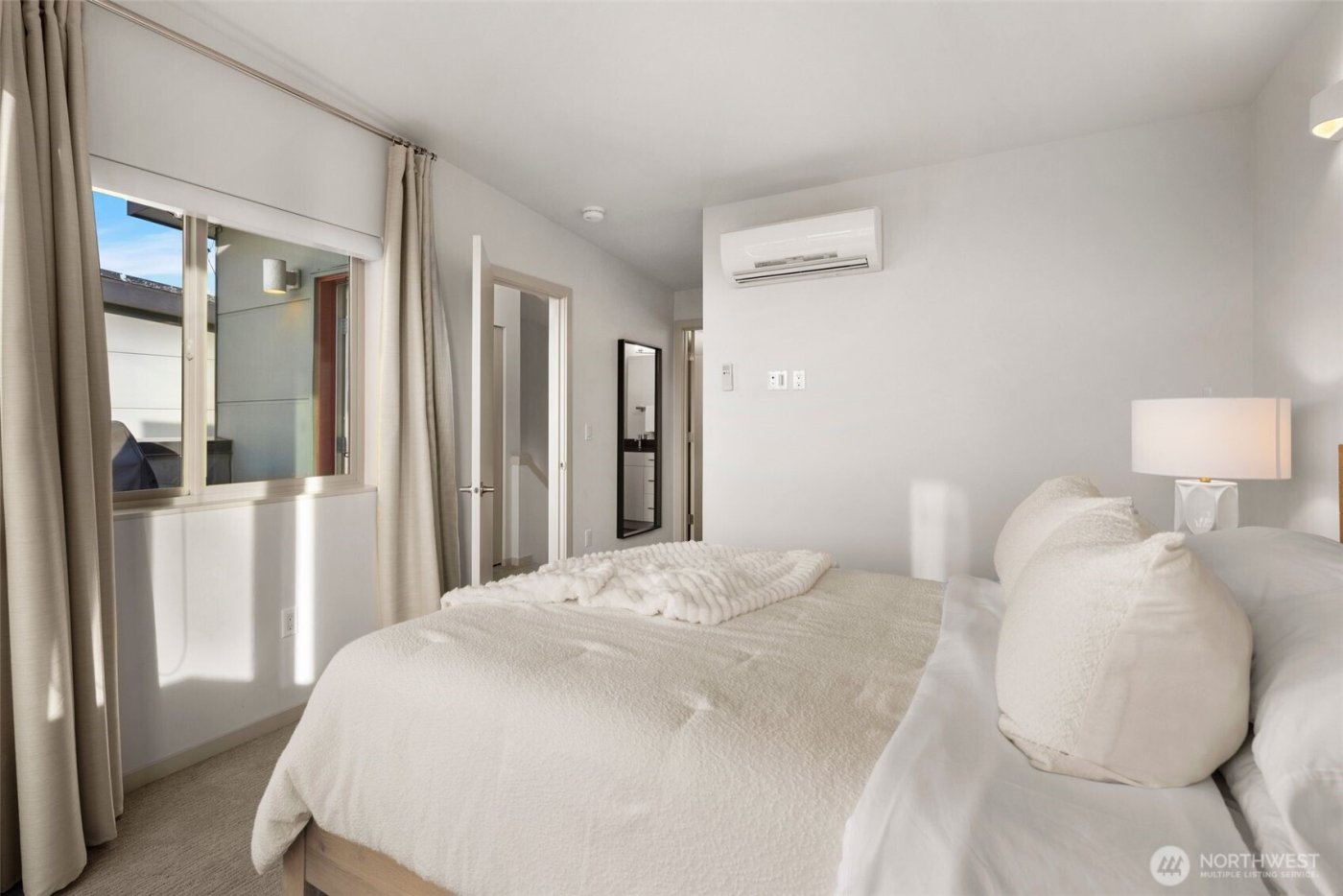 2422 55th Avenue SW, Seattle, WA 98116