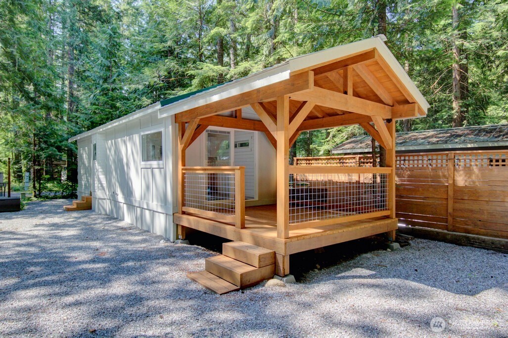 92 Riverside Drive , Deming, WA 98244