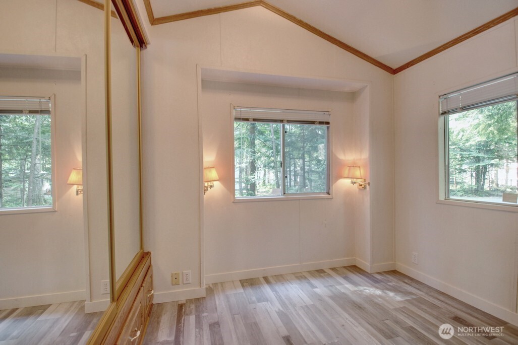 92 Riverside Drive , Deming, WA 98244