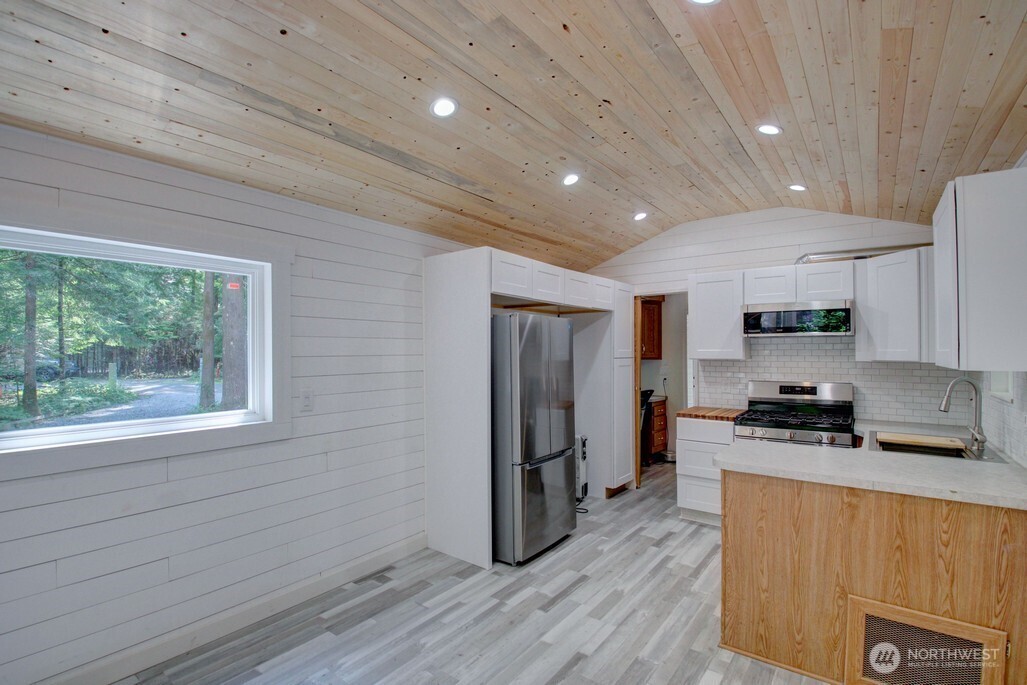 92 Riverside Drive , Deming, WA 98244