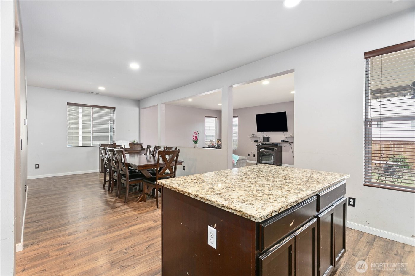 716 Brookstone Street , Mount Vernon, WA 98273