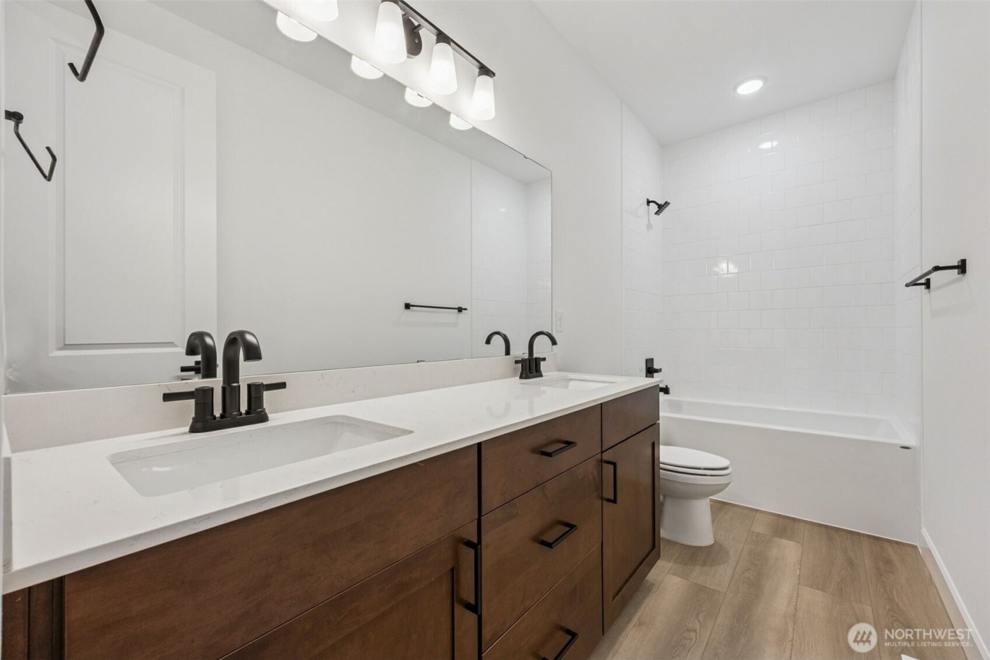 2207 Oak Court #8, Milton, WA 98354