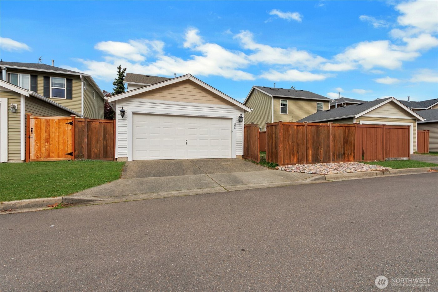 1285 Griggs Street , Dupont, WA 98327