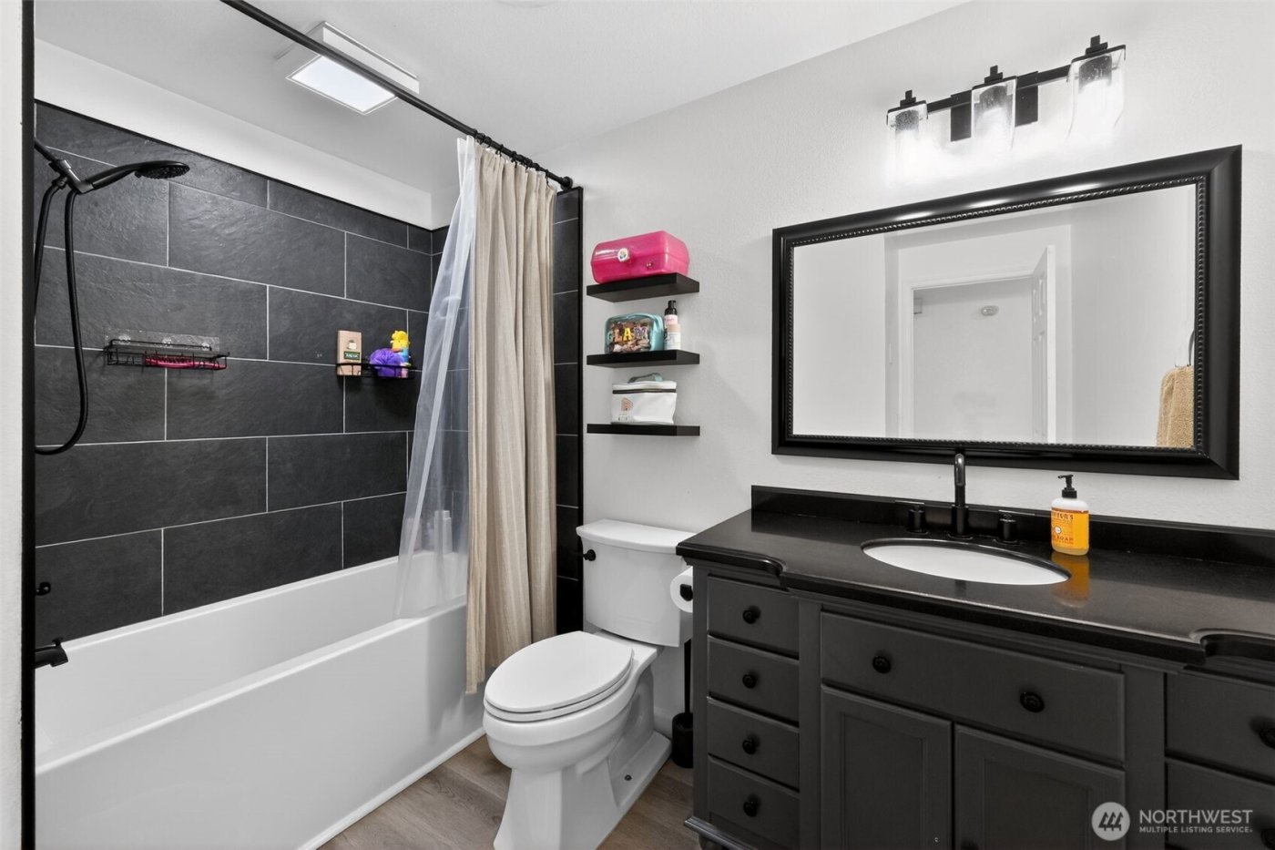 2270 Wellman Place , Oak Harbor, WA 98277