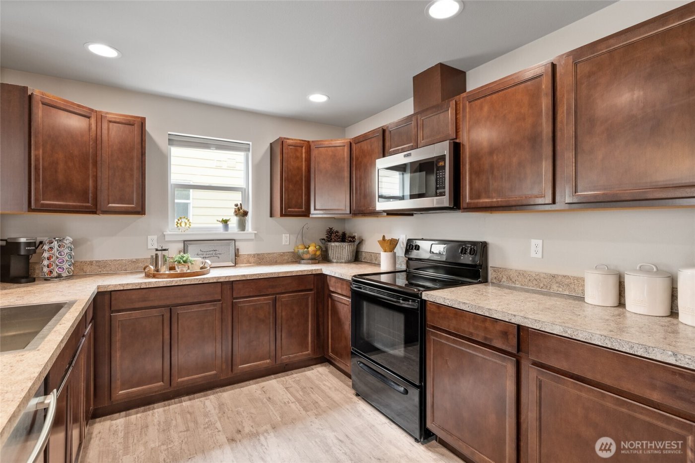 1017 W Main Street #C102, Monroe, WA 98272