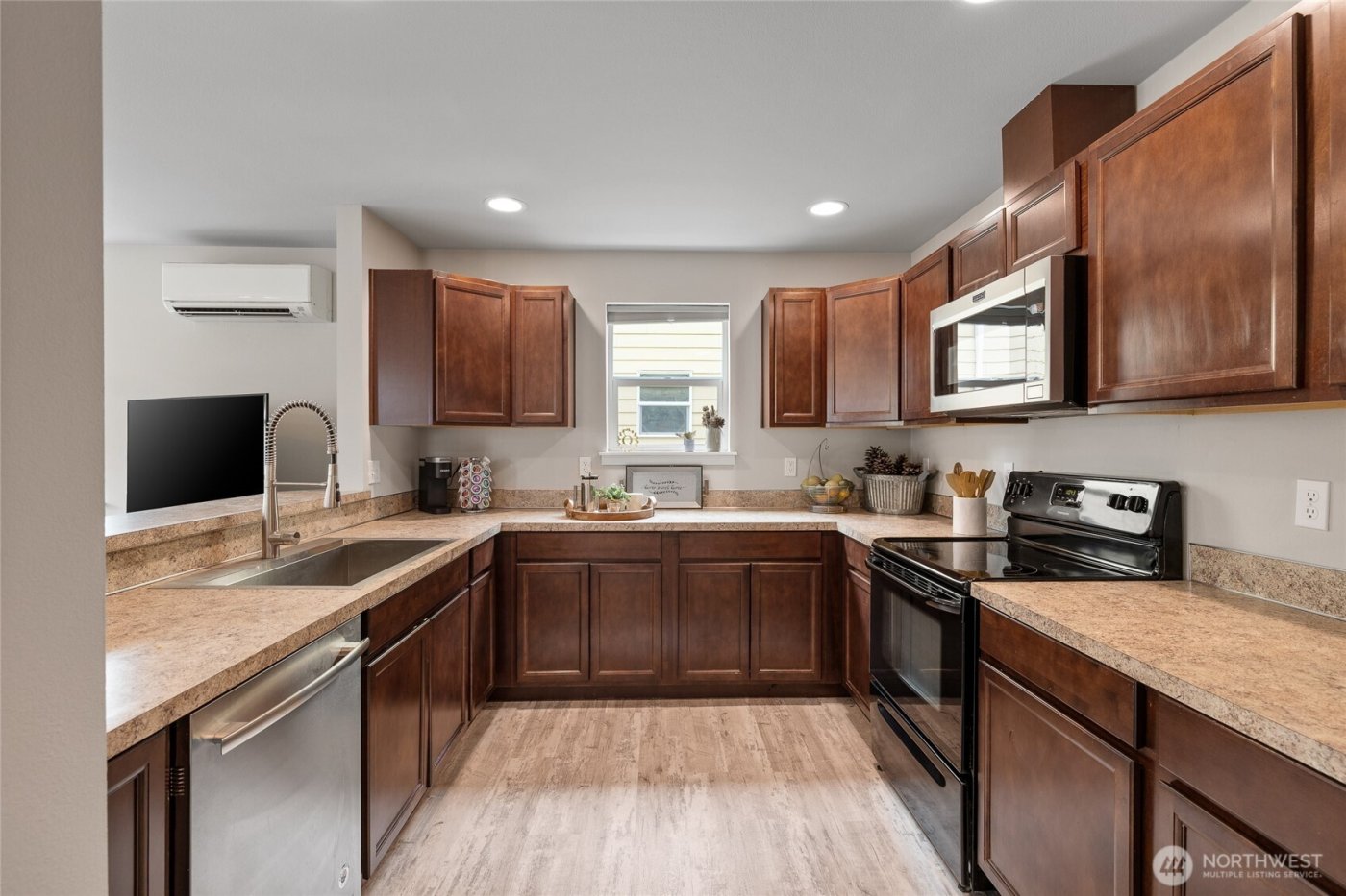 1017 W Main Street #C102, Monroe, WA 98272