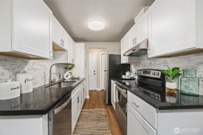 12527 NE 117th Place #F5, Kirkland, WA 98034 - Photo 7