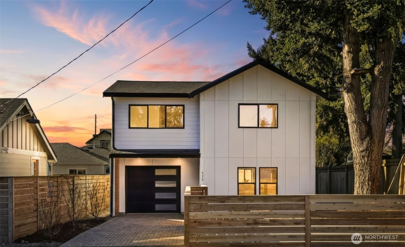 526 N 100th Street , Seattle, WA 98133