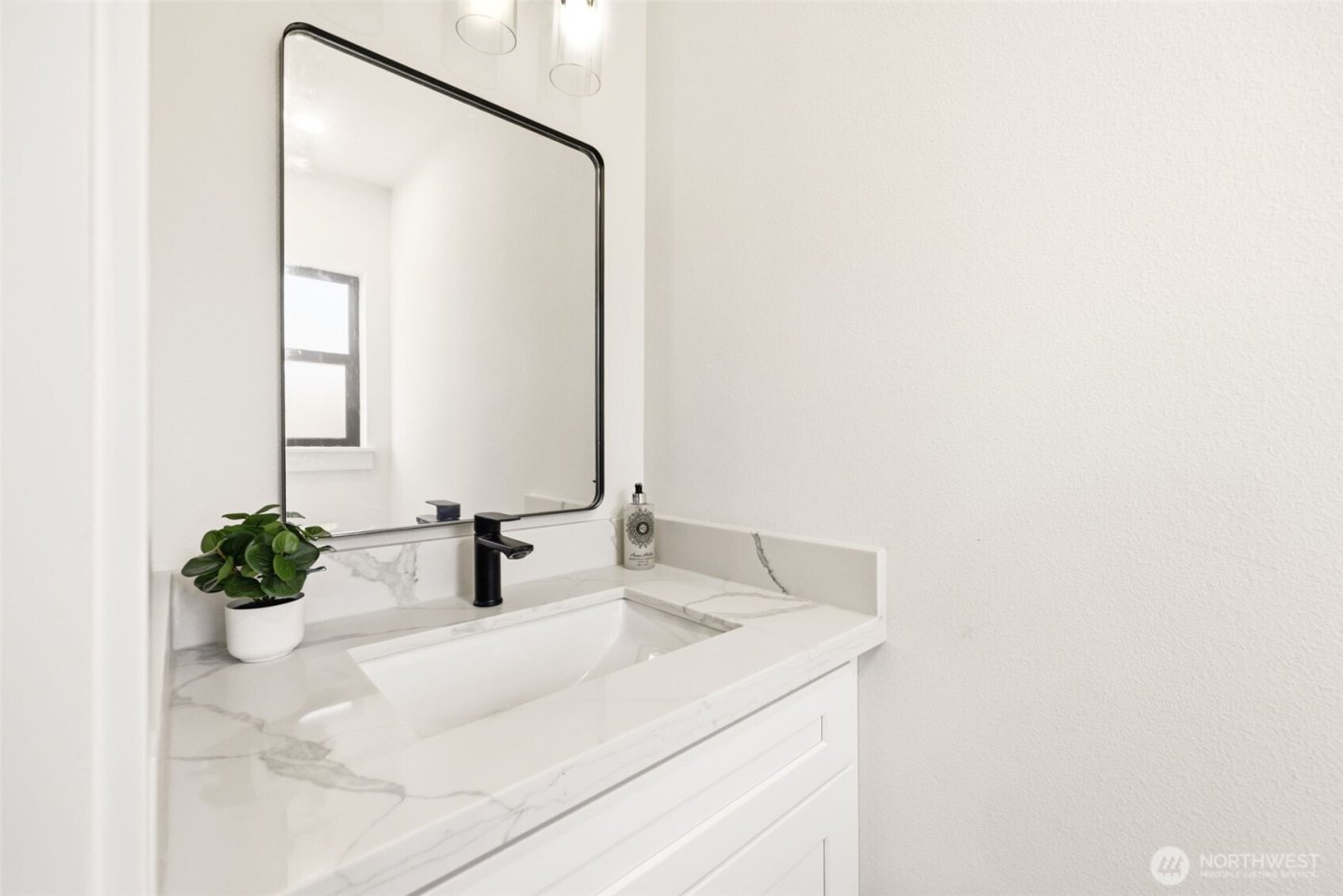 526 N 100th Street , Seattle, WA 98133