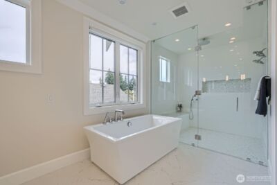 2121 109th Avenue SE, Bellevue, WA 98004 - Photo 18