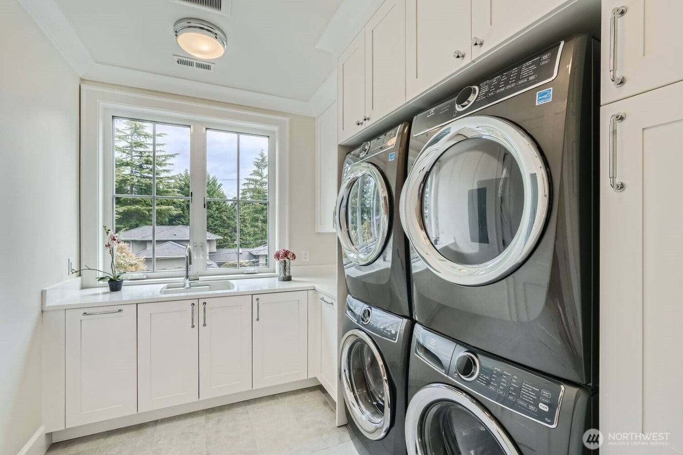 2121 109th Avenue SE, Bellevue, WA 98004