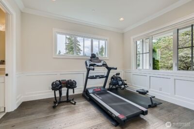 2121 109th Avenue SE, Bellevue, WA 98004 - Photo 3