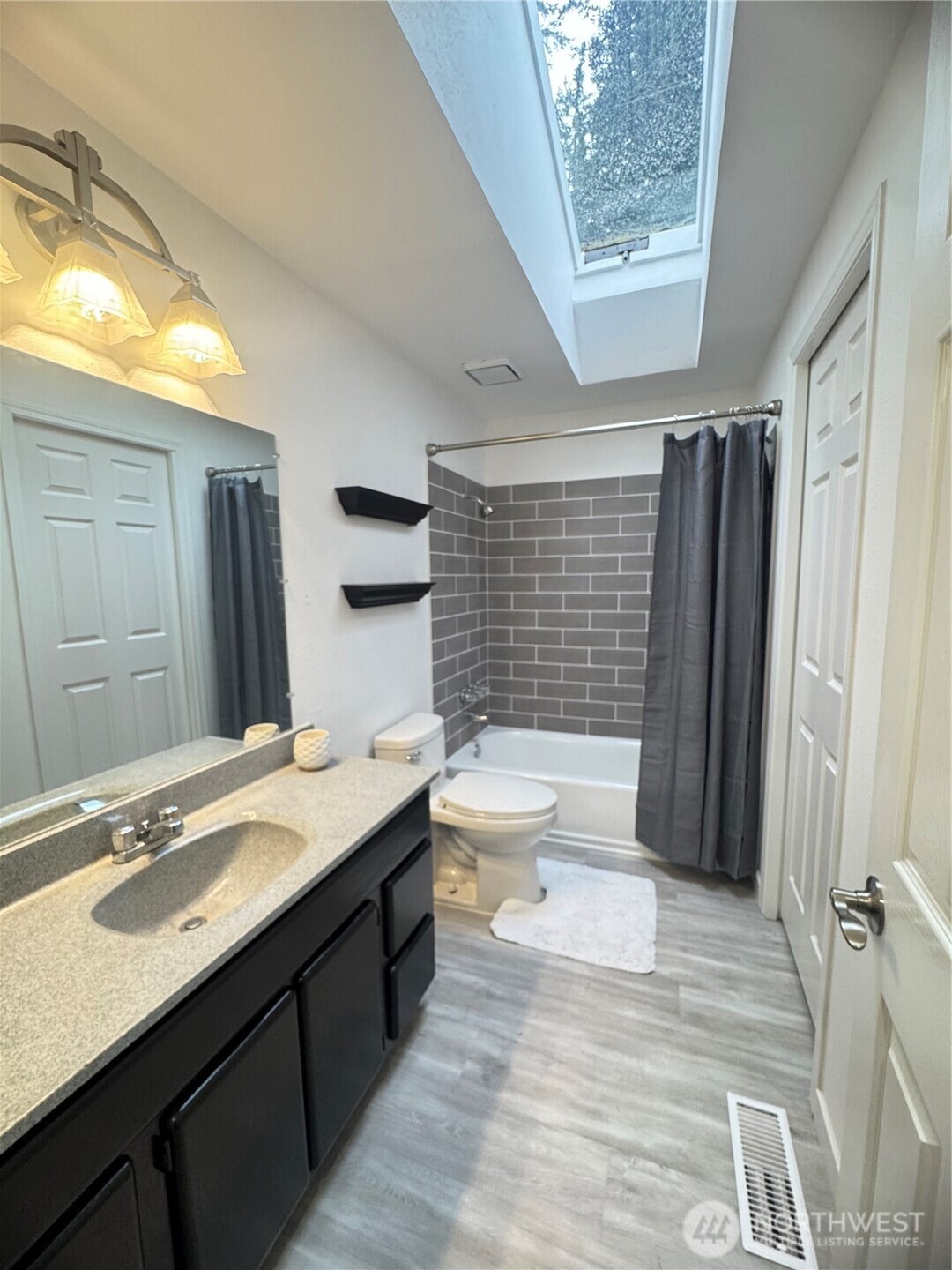 23341 SE 266th Street , Maple Valley, WA 98038