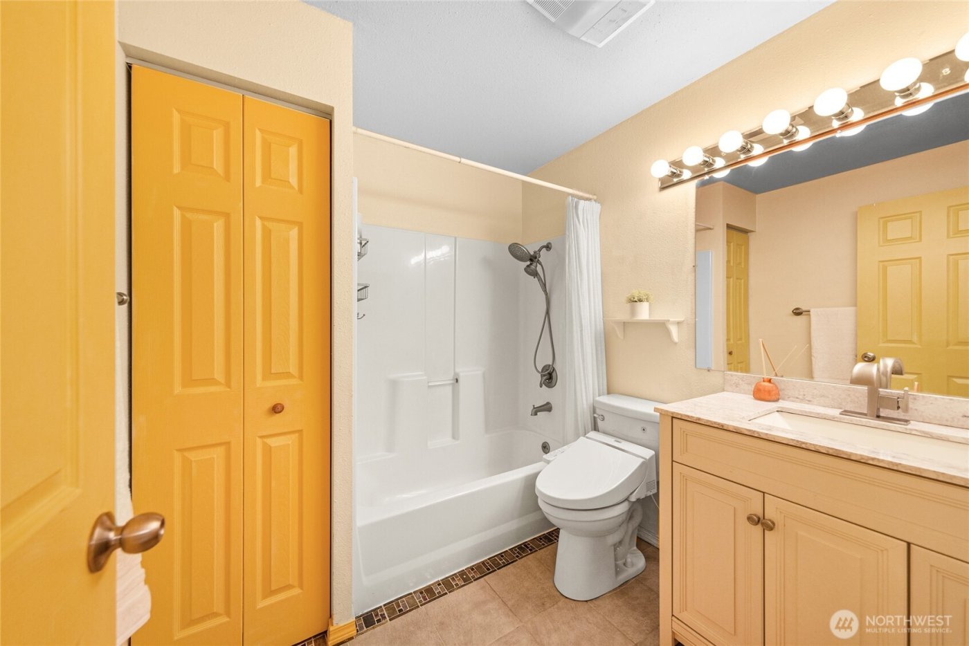 5713 122nd Avenue SE #165, Bellevue, WA 98006