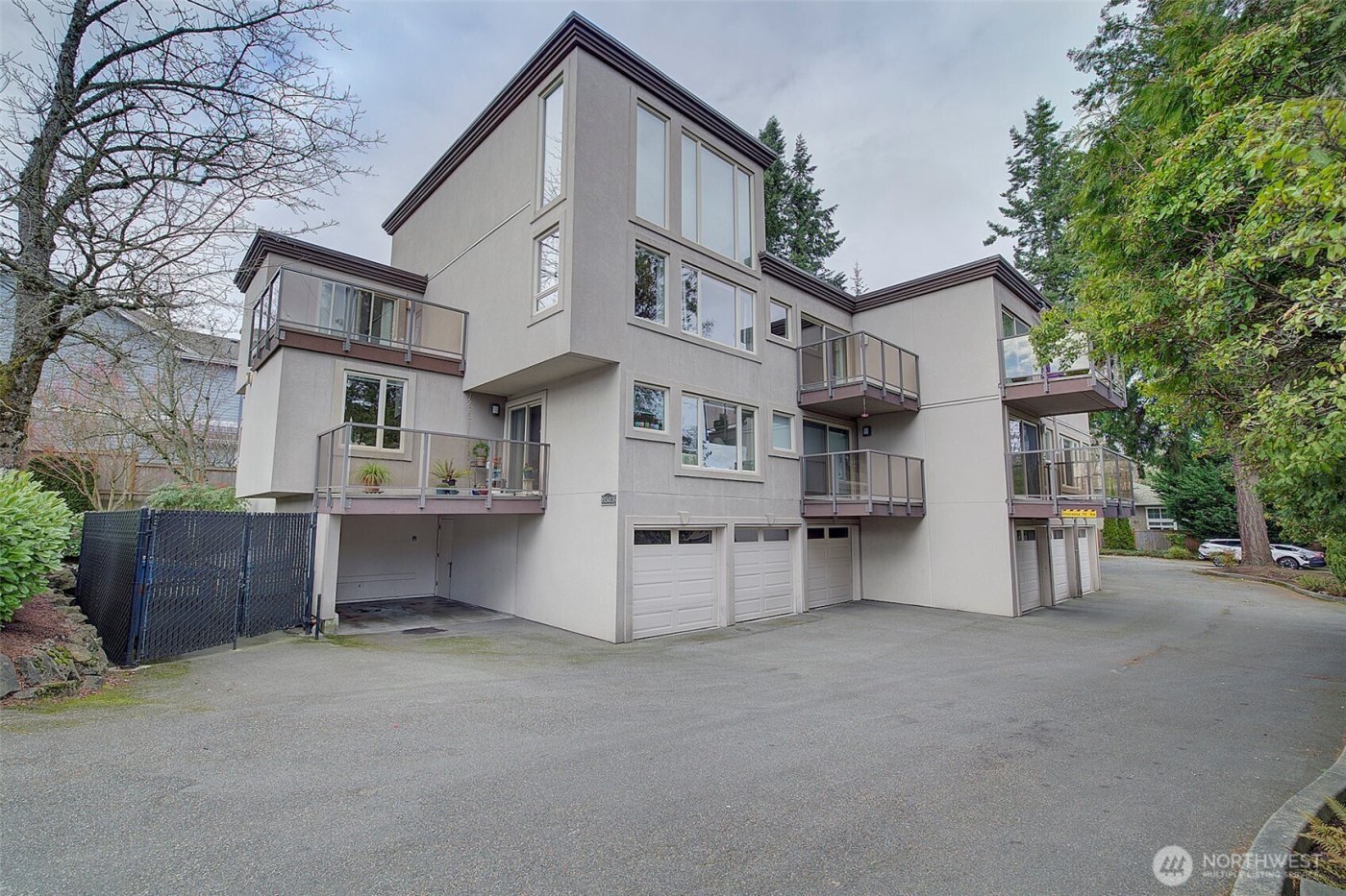 8503 Bowdoin Way #203, Edmonds, WA 98026