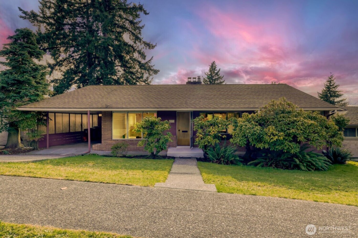 4573 Purdue Avenue NE, Seattle, WA 98105-2141