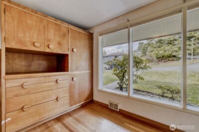 4573 Purdue Avenue NE, Seattle, WA 98105-2141 - Photo 3