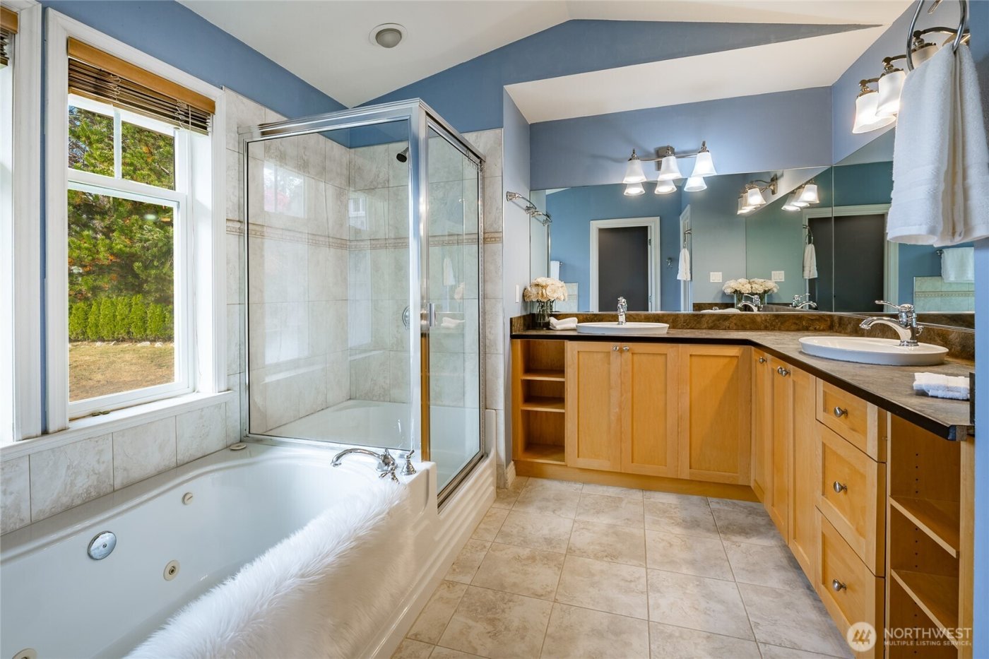 8124 Comox Rd , Blaine, WA 98230