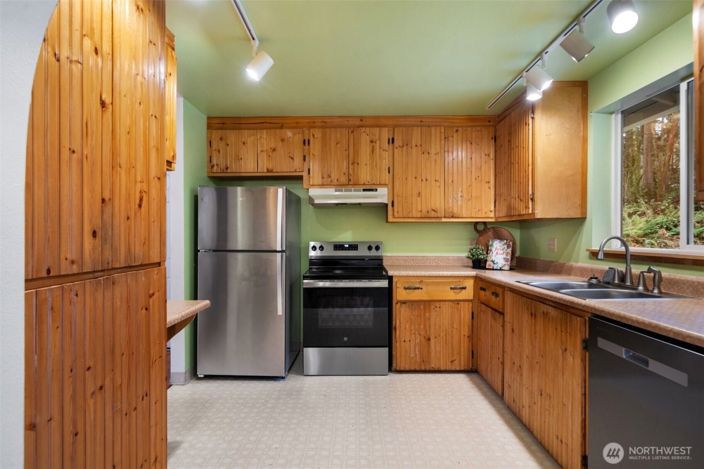 565 NE Ormsby Way , Bremerton, WA 98311