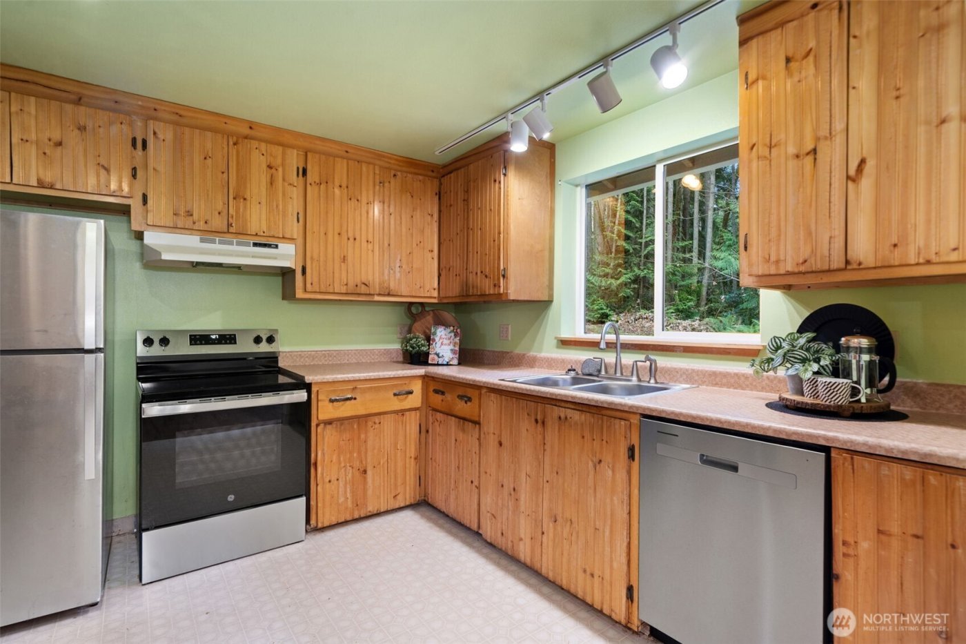 565 NE Ormsby Way , Bremerton, WA 98311