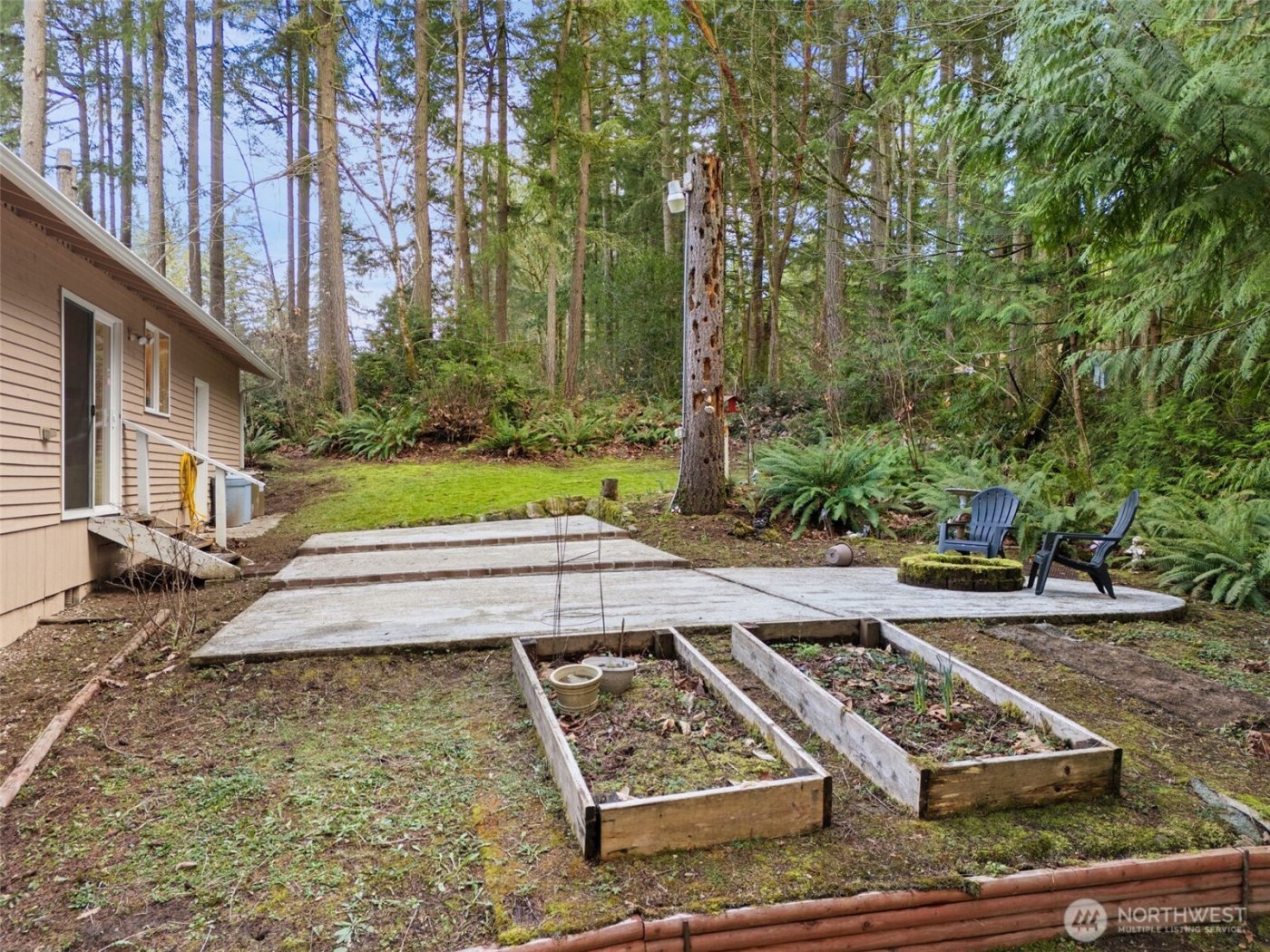 565 NE Ormsby Way , Bremerton, WA 98311