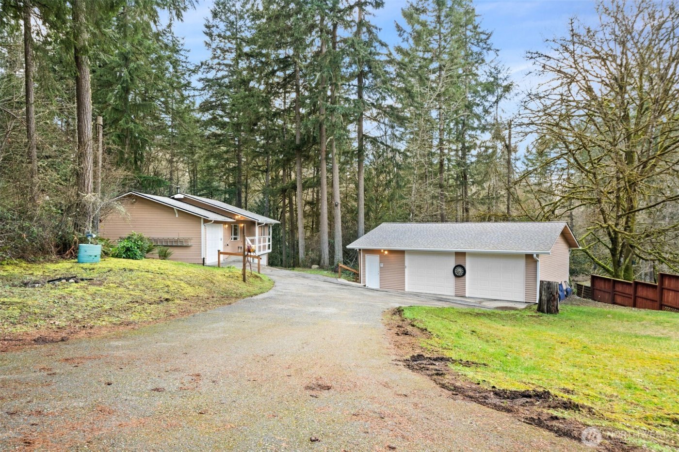 565 NE Ormsby Way , Bremerton, WA 98311