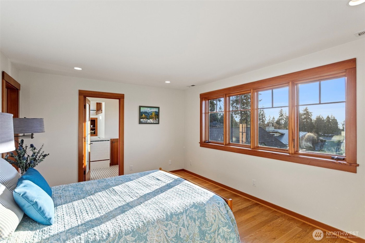 647 9th Avenue N, Edmonds, WA 98020