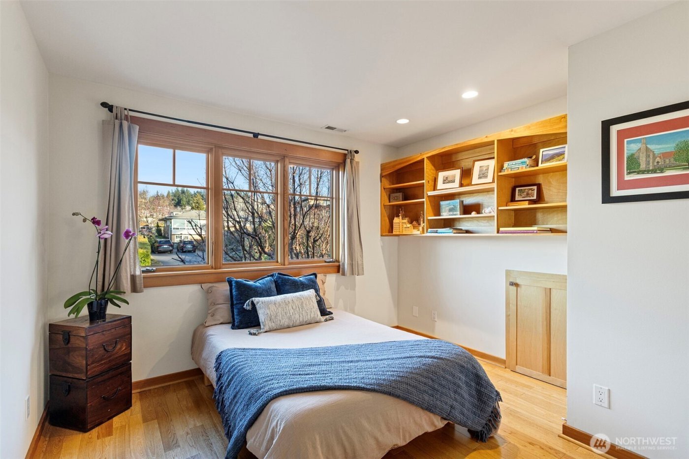 647 9th Avenue N, Edmonds, WA 98020