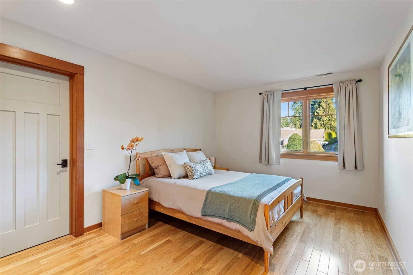 647 9th Avenue N, Edmonds, WA 98020