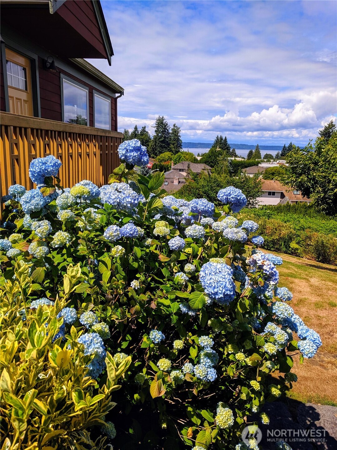 647 9th Avenue N, Edmonds, WA 98020