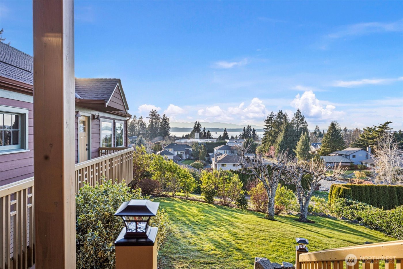 647 9th Avenue N, Edmonds, WA 98020