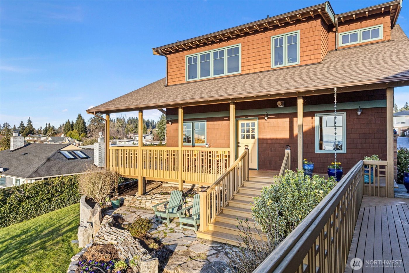 647 9th Avenue N, Edmonds, WA 98020