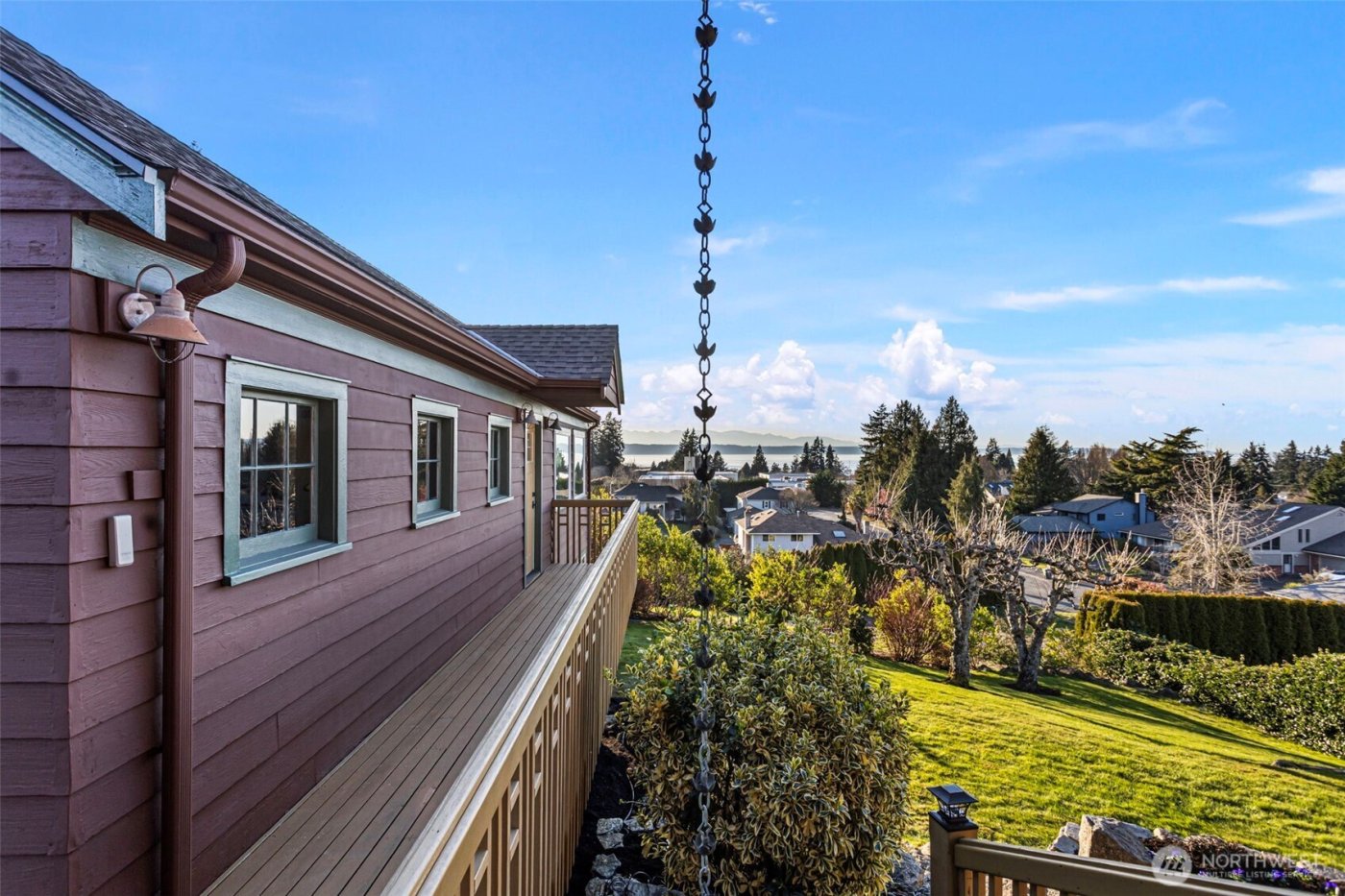 647 9th Avenue N, Edmonds, WA 98020