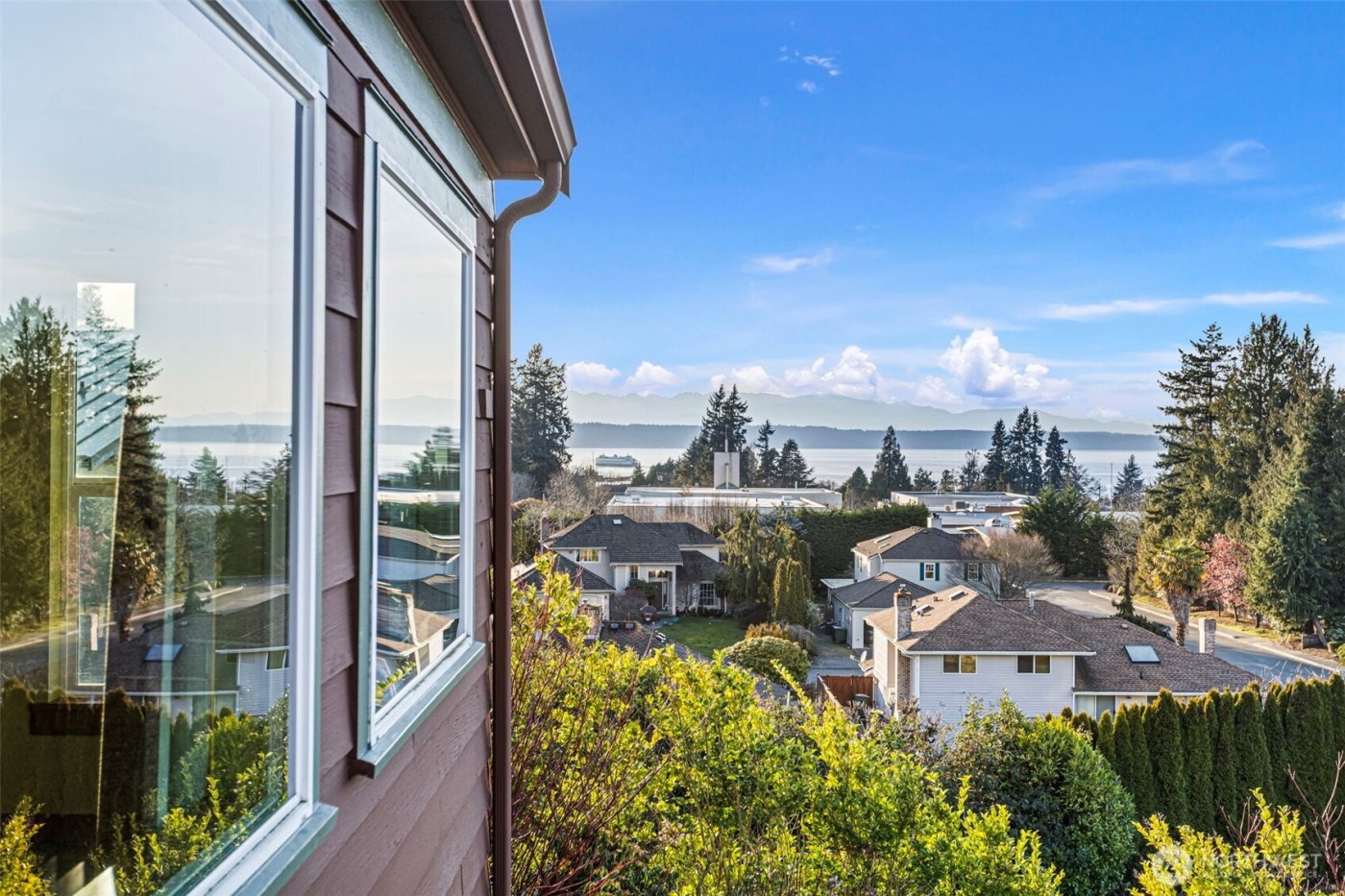 647 9th Avenue N, Edmonds, WA 98020