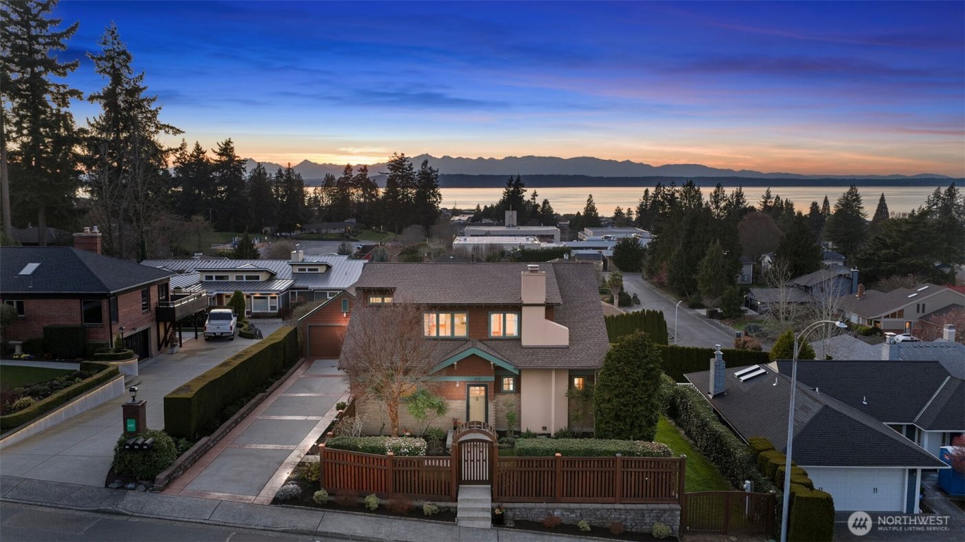 647 9th Avenue N, Edmonds, WA 98020