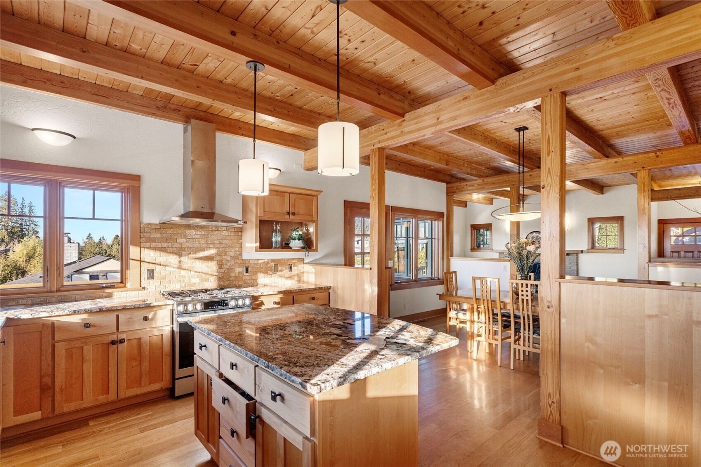 647 9th Avenue N, Edmonds, WA 98020