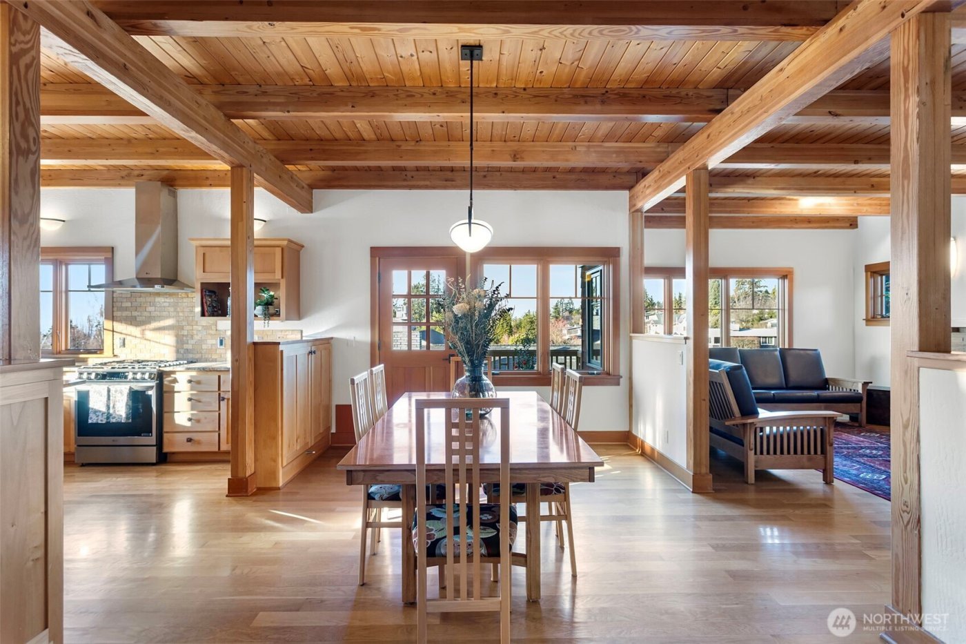 647 9th Avenue N, Edmonds, WA 98020