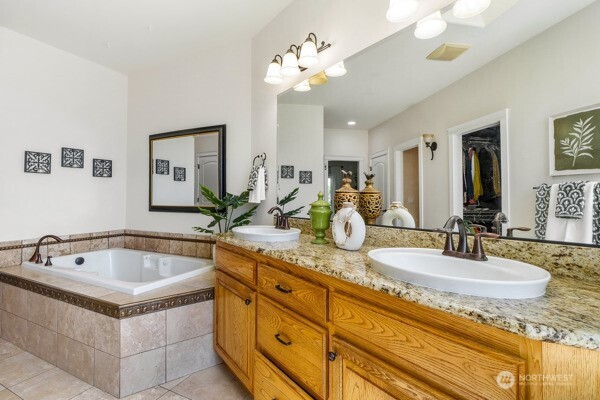 800 S Camas Place , Moses Lake, WA 98837