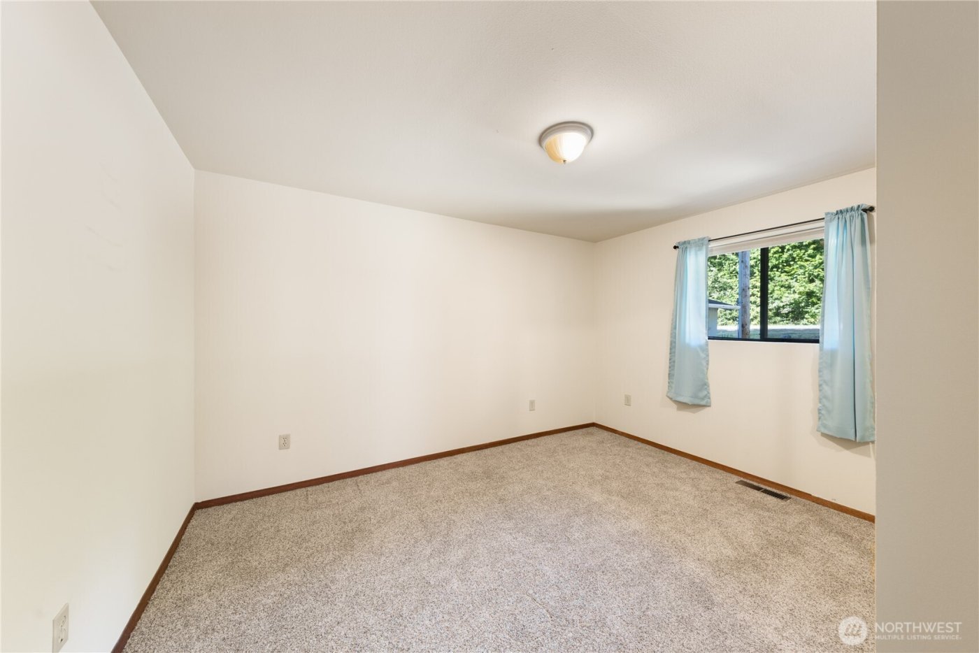 7541 Holiday Boulevard , Anacortes, WA 98221