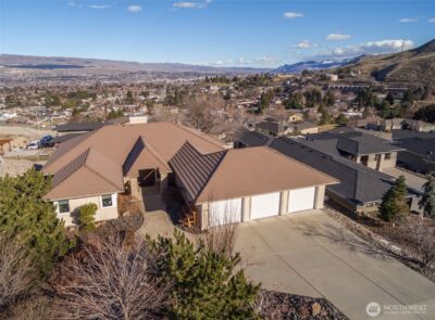 735 Castle Heights Drive , Wenatchee, WA 98801 - Photo 1