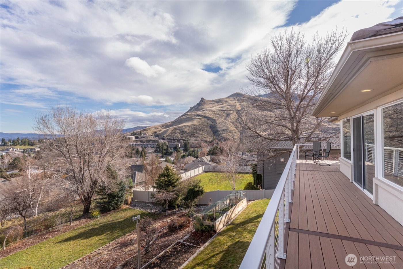 735 Castle Heights Drive , Wenatchee, WA 98801