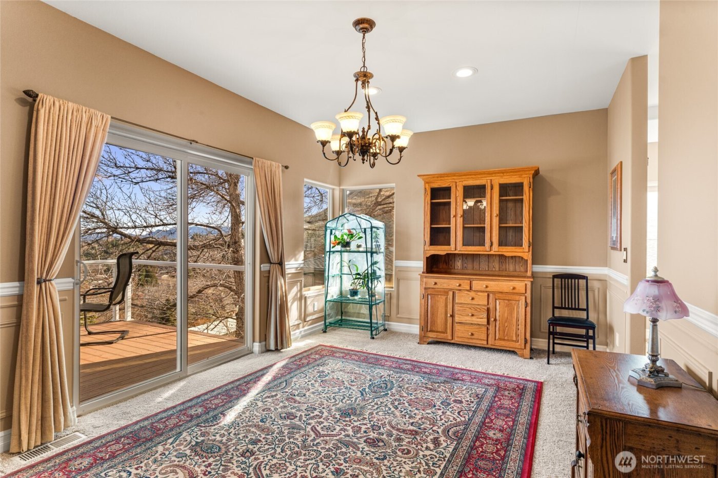 735 Castle Heights Drive , Wenatchee, WA 98801